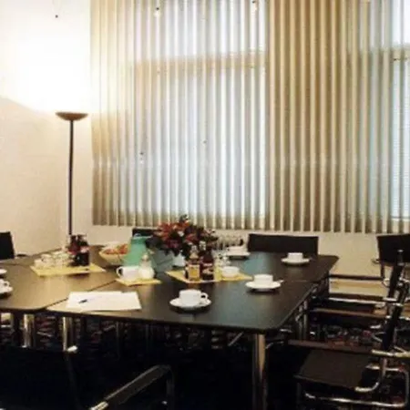 Отель Delta Am Potsdamer Platz Берлин