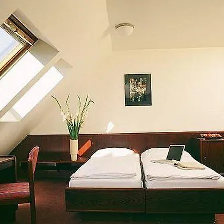 Delta Am Potsdamer Platz 3*