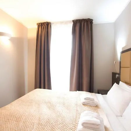 Delta Am Potsdamer Platz 3*