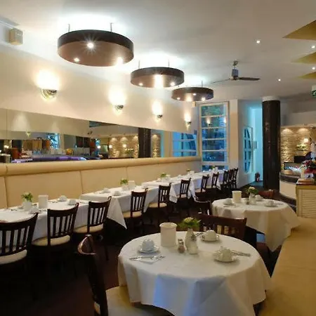 Отель Delta Am Potsdamer Platz Берлин