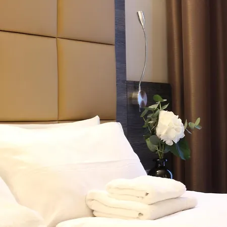 Delta Am Potsdamer Platz 3*