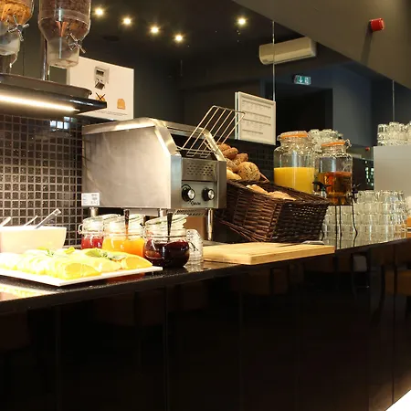 Delta Am Potsdamer Platz 3* ברלין