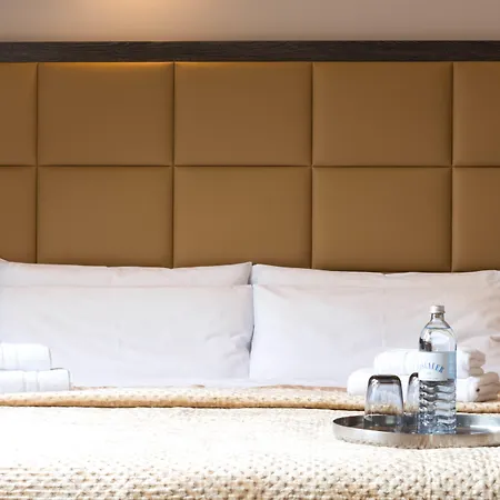 Delta Am Potsdamer Platz 3* ברלין