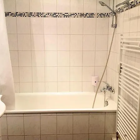 מלון Delta Am Potsdamer Platz 3*